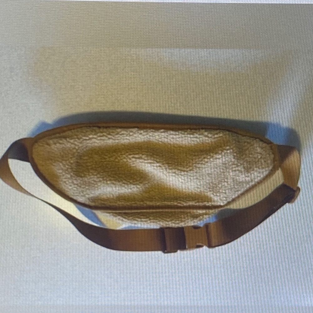 Sherpa belt bag